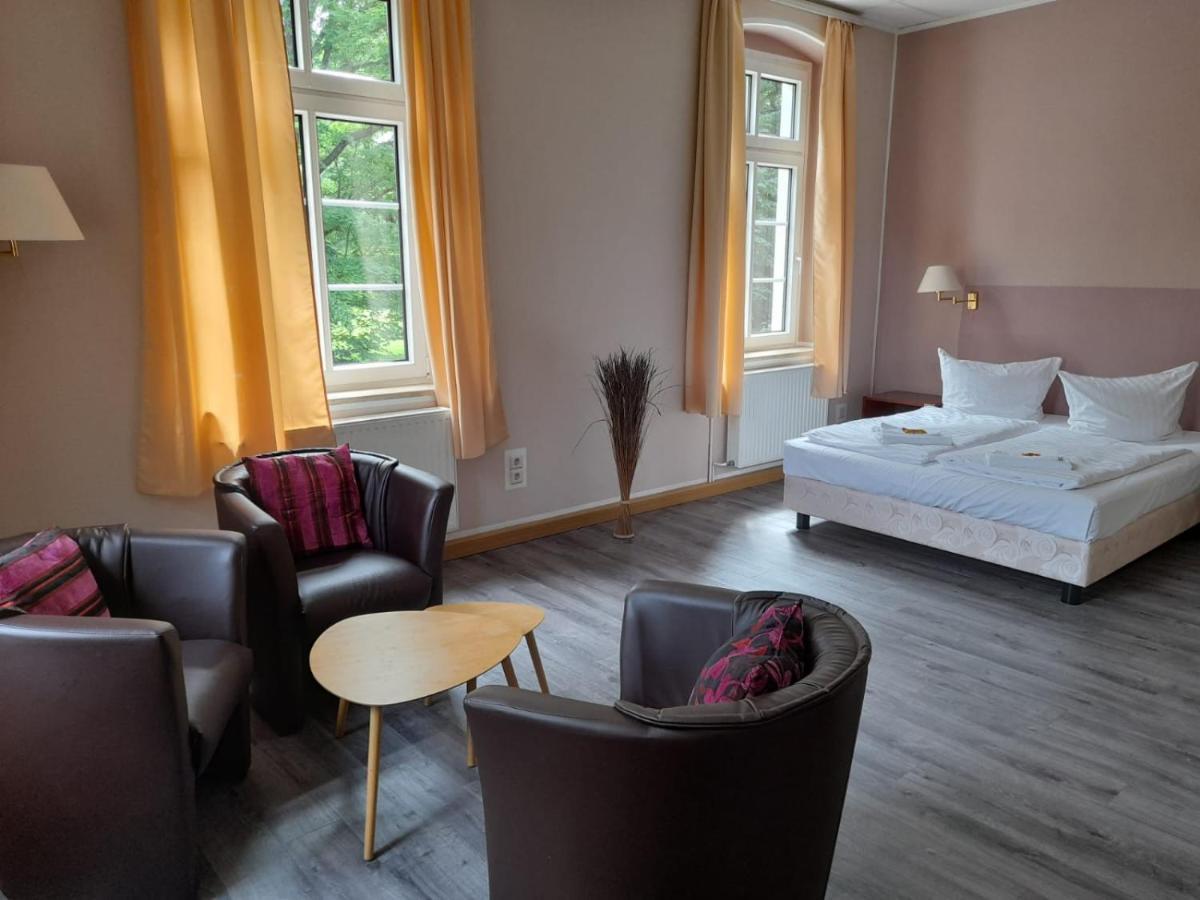 Hotel Am Kreischaer Park Bagian luar foto